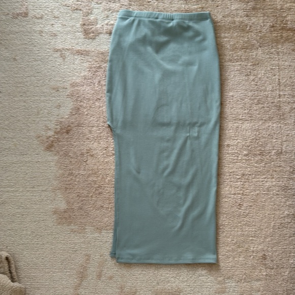 Lulus twist top midi set size XS never worn! NWOT - Picture 5 of 6